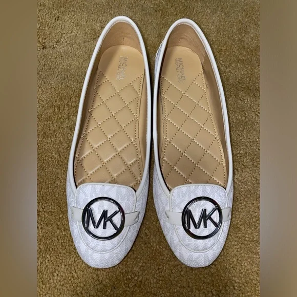 MICHAEL MICHAEL KORS WITHE FLATS. - Picture 15 of 16